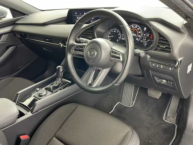 マツダ マツダ３ファストバック 20S プロアクティブ 道央・札幌 2021(令3)年 3.1万km ポリメタルグレーM ・4WD/・寒冷地仕様/・純正ナビ（TV＆CD＆DVD＆BT＆AndroidAuto＆Applecarplay）/・バックカメラ/・ブラインドスポットモニター/・オートマチックハイビーム/・クルーズコントロール/・ヘッドアップディスプレイ/・フロントワイパーデアイサー/・クリアランスソナー/・パドルシフト/・ミラーヒーター/・ビルトインETC/・オートライト/・LEDヘッドライト/・スマートキー/・スペアキー