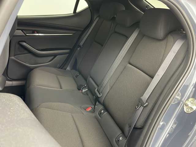 マツダ マツダ３ファストバック 20S プロアクティブ 道央・札幌 2021(令3)年 3.1万km ポリメタルグレーM ・4WD/・寒冷地仕様/・純正ナビ（TV＆CD＆DVD＆BT＆AndroidAuto＆Applecarplay）/・バックカメラ/・ブラインドスポットモニター/・オートマチックハイビーム/・クルーズコントロール/・ヘッドアップディスプレイ/・フロントワイパーデアイサー/・クリアランスソナー/・パドルシフト/・ミラーヒーター/・ビルトインETC/・オートライト/・LEDヘッドライト/・スマートキー/・スペアキー