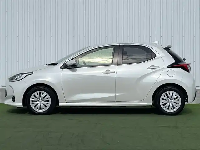 トヨタ ヤリス ハイブリッド Z 香川県 2020(令2)年 5万km ホワイトパールクリスタルシャイン 登録時走行距離：49439km/純正ナビゲーション/→BT接続/→フルセグTV/全方位カメラ/LEDヘッドライト/トヨタセーフティセンス/→アンチロックブレーキ/→ブレーキアシスト/→衝突安全ボディー/→盗難防止システム/→トラクションコントロール/→前席シートベルトプリテンショナー/→前席シートベルトフォースリミッター/ステアリングリモコン/ステアリングチルト機構/ステアリングテレスコピック機構/プッシュスタート/スマートキー