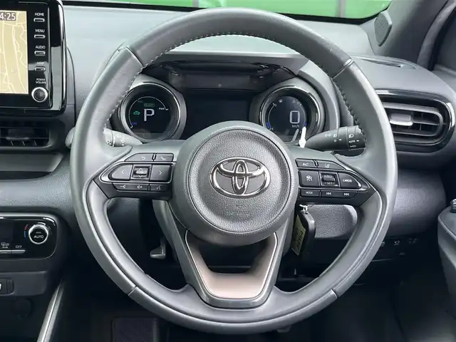 トヨタ ヤリス ハイブリッド Z 香川県 2020(令2)年 5万km ホワイトパールクリスタルシャイン 登録時走行距離：49439km/純正ナビゲーション/→BT接続/→フルセグTV/全方位カメラ/LEDヘッドライト/トヨタセーフティセンス/→アンチロックブレーキ/→ブレーキアシスト/→衝突安全ボディー/→盗難防止システム/→トラクションコントロール/→前席シートベルトプリテンショナー/→前席シートベルトフォースリミッター/ステアリングリモコン/ステアリングチルト機構/ステアリングテレスコピック機構/プッシュスタート/スマートキー