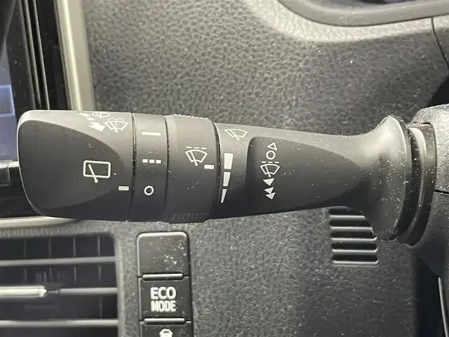 トヨタ エスクァイア Gi 滋賀県 2016(平28)年 3.7万km ブラック 純正９インチナビ/・フルセグTV・Bluetooth・CD・DVD・SD/後席用モニター/バックカメラ/前後ドライブレコーダー/ビルトインETC/両側パワースライドドア/衝突軽減機能/横滑り防止機能/オートハイビーム/オートライト/LEDヘッドライト/レザーシート/シートヒーター/電動格納ミラー