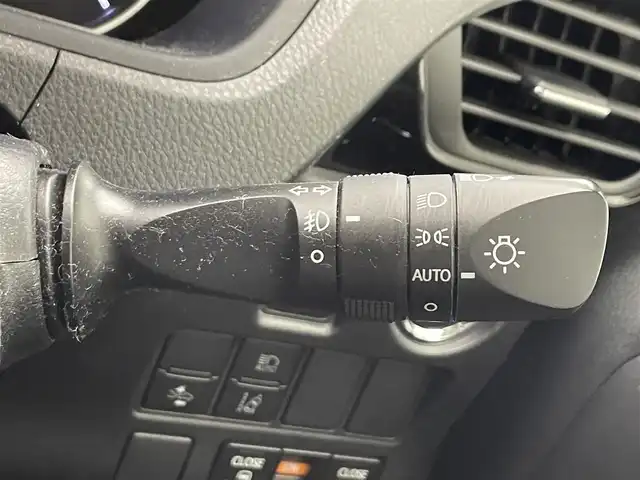 トヨタ エスクァイア Gi 滋賀県 2016(平28)年 3.7万km ブラック 純正９インチナビ/・フルセグTV・Bluetooth・CD・DVD・SD/後席用モニター/バックカメラ/前後ドライブレコーダー/ビルトインETC/両側パワースライドドア/衝突軽減機能/横滑り防止機能/オートハイビーム/オートライト/LEDヘッドライト/レザーシート/シートヒーター/電動格納ミラー