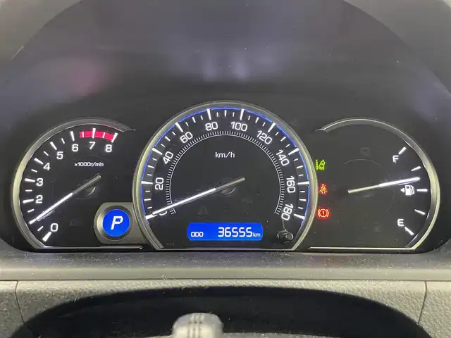 トヨタ エスクァイア Gi 滋賀県 2016(平28)年 3.7万km ブラック 純正９インチナビ/・フルセグTV・Bluetooth・CD・DVD・SD/後席用モニター/バックカメラ/前後ドライブレコーダー/ビルトインETC/両側パワースライドドア/衝突軽減機能/横滑り防止機能/オートハイビーム/オートライト/LEDヘッドライト/レザーシート/シートヒーター/電動格納ミラー