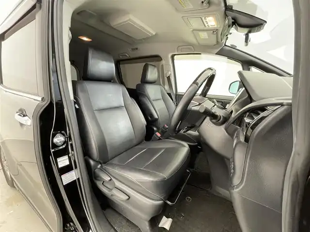 トヨタ エスクァイア Gi 滋賀県 2016(平28)年 3.7万km ブラック 純正９インチナビ/・フルセグTV・Bluetooth・CD・DVD・SD/後席用モニター/バックカメラ/前後ドライブレコーダー/ビルトインETC/両側パワースライドドア/衝突軽減機能/横滑り防止機能/オートハイビーム/オートライト/LEDヘッドライト/レザーシート/シートヒーター/電動格納ミラー