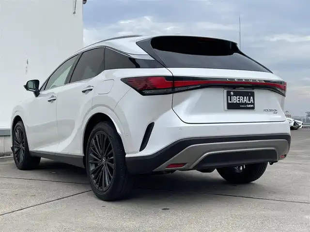 レクサス ＲＸ 350h バージョンL 東京都 2024(令6)年 2万km ソニッククォーツ 4WD/パノラマルーフ/ホワイトハーフレザーシート/シートヒーター/エアコン/メーカーナビ/フルセグTV/　/BT/AUX/USB/360度カメラ/ヘッドアップディスプレイ/プリクラッシュ/ブライドスポットモニター/レーンチェンジ/ETC2.0/スマートキー/純正21インチブラックホイール/LEDヘッドライト