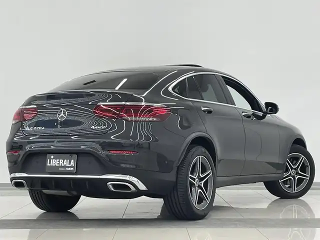 メルセデス・ベンツ ＧＬＣ２２０ d 4マチック クーペ AMGライン 岡山県 2019(令1)年 3万km グレーＭ メルセデス純正コマンドナビ/フルセグ/FM/AM BT/AppleCarPlay/AndroidAuto LEDヘッドライト/アダプティブハイビーム /パノラマガラスサンルーフ/AIR BODY CONTROL /全席シートヒーター　/前席パワーシート/シートメモリー /黒ハーフレザーシート　/パワーテールゲート/純正19AW　/360°カメラシステム  /パークトロニック　/レーダーセーフティーパッケージ/・アクティブディスタンスアシスト・ディストロニック /・アクティブレーンキーピングアススト　/・アクティブステアリングアシスト /・標識アシスト　/・アテンションアシスト　/・ブラインドスポットアシスト /・レーンチェンジアシスト　/アクティブパーキングアシスト　/アイドリングストップ /アクティブブレーキアシスト　/ルーフレール　/トノカバー　/ビルトインETC2.0 /純正ルーフボックス　/純正フロアマット　/F/Rドラレコ　/トランクマット /保証書/取扱説明書/スマートキー