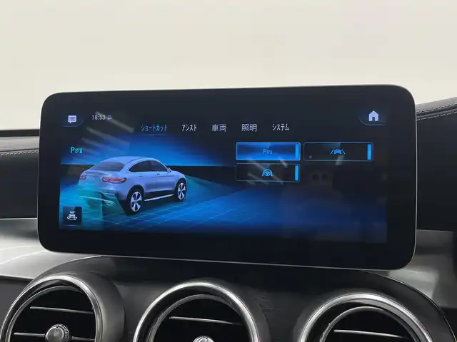 メルセデス・ベンツ ＧＬＣ２２０ d 4マチック クーペ AMGライン 岡山県 2019(令1)年 3万km グレーＭ メルセデス純正コマンドナビ/フルセグ/FM/AM BT/AppleCarPlay/AndroidAuto LEDヘッドライト/アダプティブハイビーム /パノラマガラスサンルーフ/AIR BODY CONTROL /全席シートヒーター　/前席パワーシート/シートメモリー /黒ハーフレザーシート　/パワーテールゲート/純正19AW　/360°カメラシステム  /パークトロニック　/レーダーセーフティーパッケージ/・アクティブディスタンスアシスト・ディストロニック /・アクティブレーンキーピングアススト　/・アクティブステアリングアシスト /・標識アシスト　/・アテンションアシスト　/・ブラインドスポットアシスト /・レーンチェンジアシスト　/アクティブパーキングアシスト　/アイドリングストップ /アクティブブレーキアシスト　/ルーフレール　/トノカバー　/ビルトインETC2.0 /純正ルーフボックス　/純正フロアマット　/F/Rドラレコ　/トランクマット /保証書/取扱説明書/スマートキー