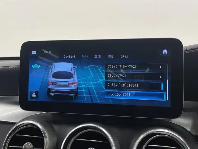 メルセデス・ベンツ ＧＬＣ２２０ d 4マチック クーペ AMGライン 岡山県 2019(令1)年 3万km グレーＭ メルセデス純正コマンドナビ/フルセグ/FM/AM BT/AppleCarPlay/AndroidAuto LEDヘッドライト/アダプティブハイビーム /パノラマガラスサンルーフ/AIR BODY CONTROL /全席シートヒーター　/前席パワーシート/シートメモリー /黒ハーフレザーシート　/パワーテールゲート/純正19AW　/360°カメラシステム  /パークトロニック　/レーダーセーフティーパッケージ/・アクティブディスタンスアシスト・ディストロニック /・アクティブレーンキーピングアススト　/・アクティブステアリングアシスト /・標識アシスト　/・アテンションアシスト　/・ブラインドスポットアシスト /・レーンチェンジアシスト　/アクティブパーキングアシスト　/アイドリングストップ /アクティブブレーキアシスト　/ルーフレール　/トノカバー　/ビルトインETC2.0 /純正ルーフボックス　/純正フロアマット　/F/Rドラレコ　/トランクマット /保証書/取扱説明書/スマートキー