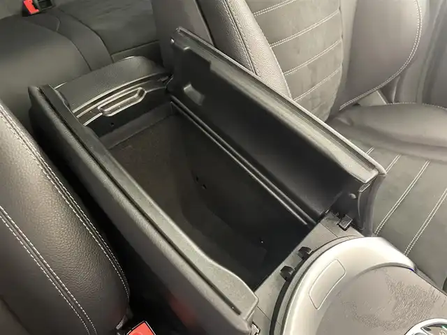 メルセデス・ベンツ ＧＬＣ２２０ d 4マチック クーペ AMGライン 岡山県 2019(令1)年 3万km グレーＭ メルセデス純正コマンドナビ/フルセグ/FM/AM BT/AppleCarPlay/AndroidAuto LEDヘッドライト/アダプティブハイビーム /パノラマガラスサンルーフ/AIR BODY CONTROL /全席シートヒーター　/前席パワーシート/シートメモリー /黒ハーフレザーシート　/パワーテールゲート/純正19AW　/360°カメラシステム  /パークトロニック　/レーダーセーフティーパッケージ/・アクティブディスタンスアシスト・ディストロニック /・アクティブレーンキーピングアススト　/・アクティブステアリングアシスト /・標識アシスト　/・アテンションアシスト　/・ブラインドスポットアシスト /・レーンチェンジアシスト　/アクティブパーキングアシスト　/アイドリングストップ /アクティブブレーキアシスト　/ルーフレール　/トノカバー　/ビルトインETC2.0 /純正ルーフボックス　/純正フロアマット　/F/Rドラレコ　/トランクマット /保証書/取扱説明書/スマートキー