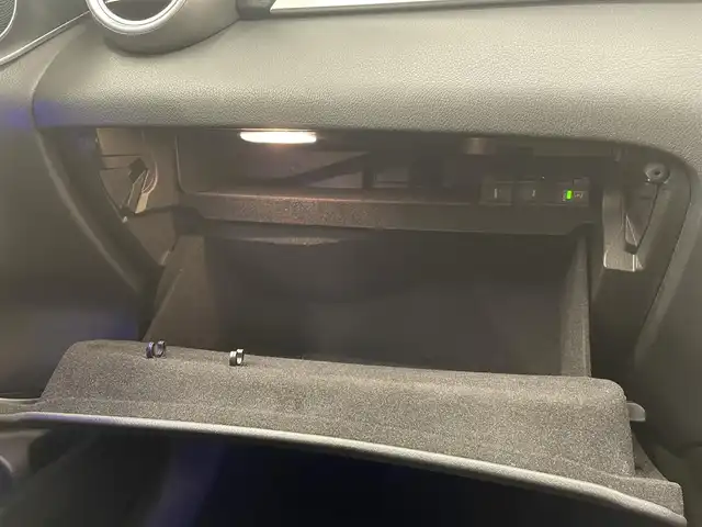 メルセデス・ベンツ ＧＬＣ２２０ d 4マチック クーペ AMGライン 岡山県 2019(令1)年 3万km グレーＭ メルセデス純正コマンドナビ/フルセグ/FM/AM BT/AppleCarPlay/AndroidAuto LEDヘッドライト/アダプティブハイビーム /パノラマガラスサンルーフ/AIR BODY CONTROL /全席シートヒーター　/前席パワーシート/シートメモリー /黒ハーフレザーシート　/パワーテールゲート/純正19AW　/360°カメラシステム  /パークトロニック　/レーダーセーフティーパッケージ/・アクティブディスタンスアシスト・ディストロニック /・アクティブレーンキーピングアススト　/・アクティブステアリングアシスト /・標識アシスト　/・アテンションアシスト　/・ブラインドスポットアシスト /・レーンチェンジアシスト　/アクティブパーキングアシスト　/アイドリングストップ /アクティブブレーキアシスト　/ルーフレール　/トノカバー　/ビルトインETC2.0 /純正ルーフボックス　/純正フロアマット　/F/Rドラレコ　/トランクマット /保証書/取扱説明書/スマートキー