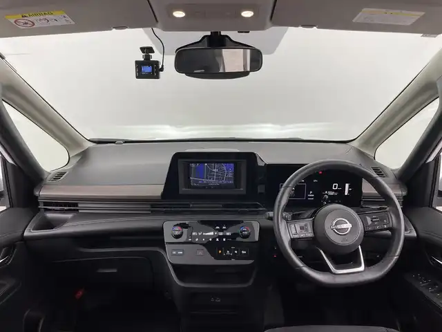 日産 セレナ e－パワー ハイウェイスター V 大分県 2023(令5)年 2.4万km プリズムホワイト 社外ナビ/TV/Bluetooth/バックカメラ/両側パワースライドドア/ＬＥＤヘッドライト/プロパイロット/ＥＴＣ/レーダークルーズ/プッシュスタート/電動パーキングブレーキ/フロアマット