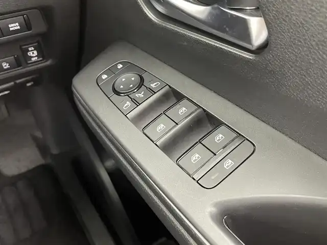 日産 セレナ e－パワー ハイウェイスター V 大分県 2023(令5)年 2.4万km プリズムホワイト 社外ナビ/TV/Bluetooth/バックカメラ/両側パワースライドドア/ＬＥＤヘッドライト/プロパイロット/ＥＴＣ/レーダークルーズ/プッシュスタート/電動パーキングブレーキ/フロアマット