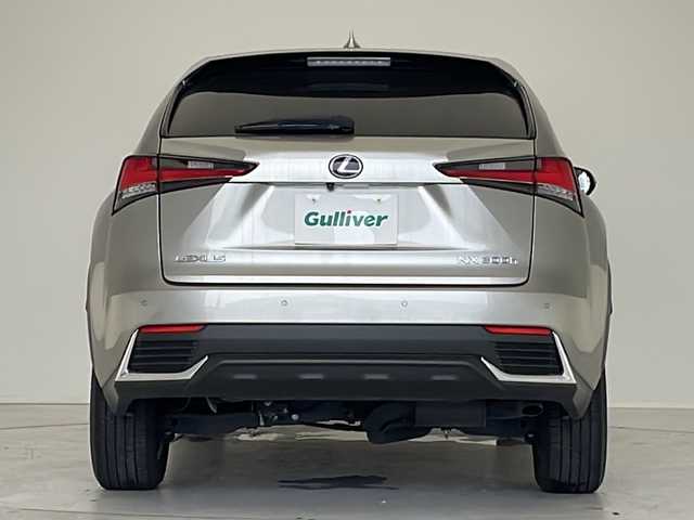 レクサス ＮＸ 300h Iパッケージ 愛知県 2019(平31)年 2.7万km ソニックチタニウム 衝突軽減システム/純正10型ナビ/三眼LEDヘッドライト/レーダークルーズコントロール/シートヒーター/フルセグ/CD DVD/Bluetooth/バックカメラ/パワーシート/電動リアゲート/コーナーセンサー/純正アルミホイール/ETC2.0/パドルシフト/ステアリングヒーター/オートマチックハイビーム/ステアリングスイッチ/スマートキー/プッシュスタート