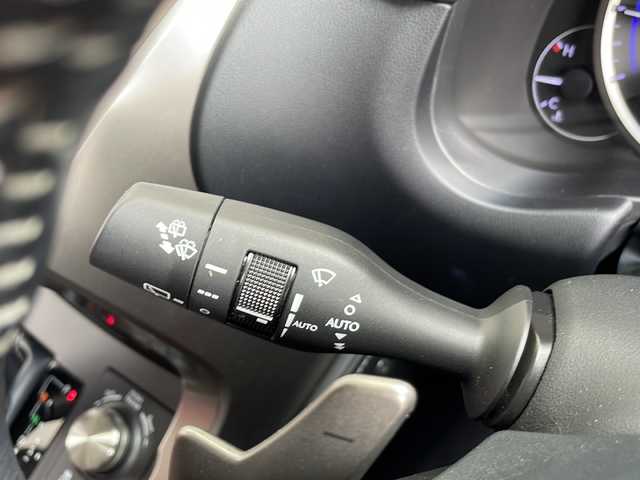 レクサス ＮＸ 300h Iパッケージ 愛知県 2019(平31)年 2.7万km ソニックチタニウム 衝突軽減システム/純正10型ナビ/三眼LEDヘッドライト/レーダークルーズコントロール/シートヒーター/フルセグ/CD DVD/Bluetooth/バックカメラ/パワーシート/電動リアゲート/コーナーセンサー/純正アルミホイール/ETC2.0/パドルシフト/ステアリングヒーター/オートマチックハイビーム/ステアリングスイッチ/スマートキー/プッシュスタート