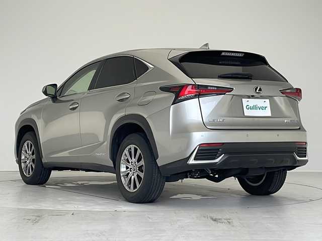 レクサス ＮＸ 300h Iパッケージ 愛知県 2019(平31)年 2.7万km ソニックチタニウム 衝突軽減システム/純正10型ナビ/三眼LEDヘッドライト/レーダークルーズコントロール/シートヒーター/フルセグ/CD DVD/Bluetooth/バックカメラ/パワーシート/電動リアゲート/コーナーセンサー/純正アルミホイール/ETC2.0/パドルシフト/ステアリングヒーター/オートマチックハイビーム/ステアリングスイッチ/スマートキー/プッシュスタート