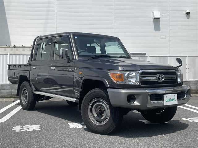 トヨタ ランドクルーザー 群馬県 2015(平27)年 4万km グレーメタリック ピックアップトラック/4WD/社外ETC/デフロック/背面タイヤ/5速マニュアル/純正フロアマット/ヘッドライトイベライザー/Wエアバック/ABS/キーレス/スペアキー2本/保証書/取扱説明書