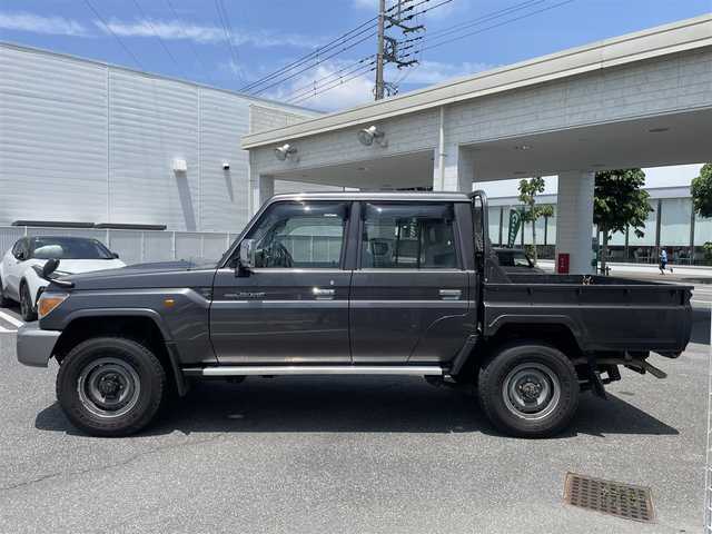 トヨタ ランドクルーザー 群馬県 2015(平27)年 4万km グレーメタリック ピックアップトラック/4WD/社外ETC/デフロック/背面タイヤ/5速マニュアル/純正フロアマット/ヘッドライトイベライザー/Wエアバック/ABS/キーレス/スペアキー2本/保証書/取扱説明書