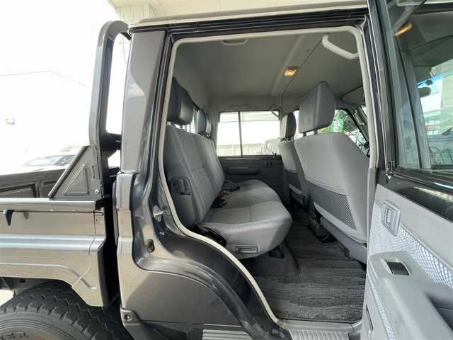 トヨタ ランドクルーザー 群馬県 2015(平27)年 4万km グレーメタリック ピックアップトラック/4WD/社外ETC/デフロック/背面タイヤ/5速マニュアル/純正フロアマット/ヘッドライトイベライザー/Wエアバック/ABS/キーレス/スペアキー2本/保証書/取扱説明書