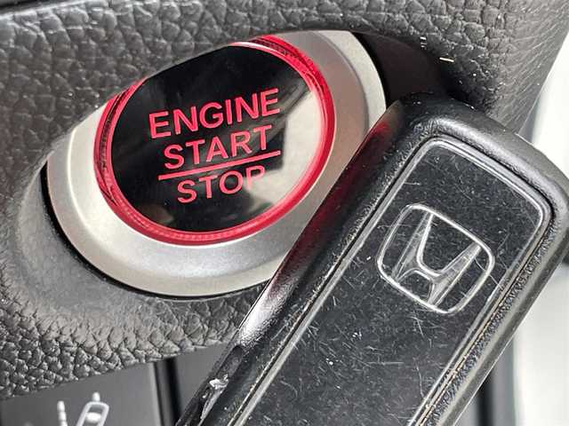 ホンダ Ｎ ＢＯＸ カスタム L ターボ 福岡県 2021(令3)年 3.1万km プラチナホワイトパール ホンダセンシング/衝突軽減/レーンアシスト/クリアランスソナー/純正ナビ（ＶＸＵ－２１７ＮＢｉ）/フルセグTV/CD/DVD/SD/BT/AM/FM/バックカメラ/両側パワースライドドア/レーダークルーズコントロール/前席シートヒーター/ビルトインＥＴＣ２．０/純正ＡＷ/シートバックテーブル/ロールサンシェード/パドルシフト