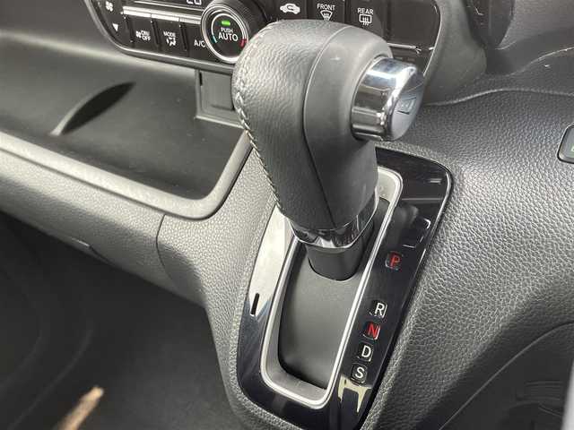ホンダ Ｎ ＢＯＸ カスタム L ターボ 福岡県 2021(令3)年 3.1万km プラチナホワイトパール ホンダセンシング/衝突軽減/レーンアシスト/クリアランスソナー/純正ナビ（ＶＸＵ－２１７ＮＢｉ）/フルセグTV/CD/DVD/SD/BT/AM/FM/バックカメラ/両側パワースライドドア/レーダークルーズコントロール/前席シートヒーター/ビルトインＥＴＣ２．０/純正ＡＷ/シートバックテーブル/ロールサンシェード/パドルシフト