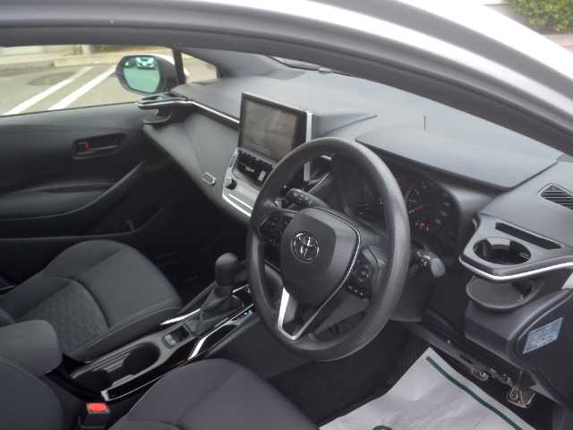 トヨタ カローラ スポーツ G X 宮城県 2019(令1)年 3.3万km シルバーM /　社外9型メモリーナビ(KENWOOD)/　フルセグTV/　Bluetooth/　バックモニター/　ビルトインETC/　サブウーファー(carrozzeria)/　キー一体型純正エンジンスターター/　社外マフラー(FUJITSUBO)/　車高調(BLITZ)/　純正18インチAW/　トヨタセーフティセンス/　レーダークルーズコントロール/　LEDヘッドライト/　LEDフォグランプ/　スマートキー1個/　スペアタイヤ/　フロアマット/　ドアバイザー/