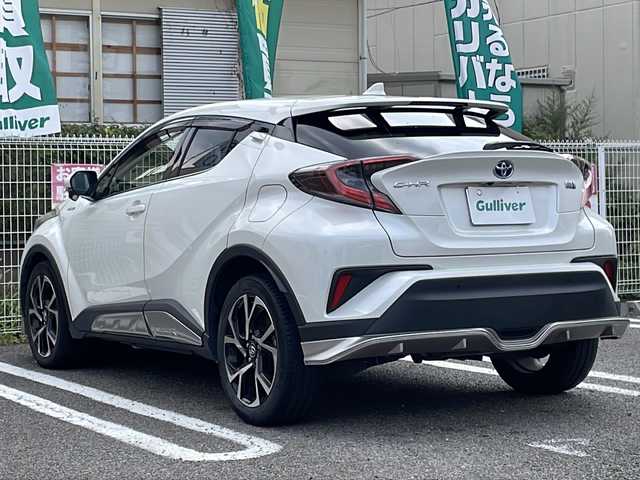 トヨタ Ｃ－ＨＲ G 石川県 2017(平29)年 3.8万km ホワイトパールクリスタルシャイン 純正9型ナビ/（フルセグTV/BT/CD/DVD/SD/AM/FM)/-/OP/・【CH-R】ロゴ入LEDヘッドランプ/シーケンシャルターンランプ/LEDリアコンビネーションランプ/・ブラック革シート/・純正エアロセット（F、Rアンダー）純正サイドガーニッシュ/-/セーフティセンスP/レーダークルーズコントロール/ブラインドスポットモニター/クリアランスソナー/バックソナー/前席シートヒーター/ビルトインETC/LEDフロントフォグランプ/スマートキー/エンジンプッシュスタート/オートエアコン/ナノイー/保証書/取説/スペアキー1本
