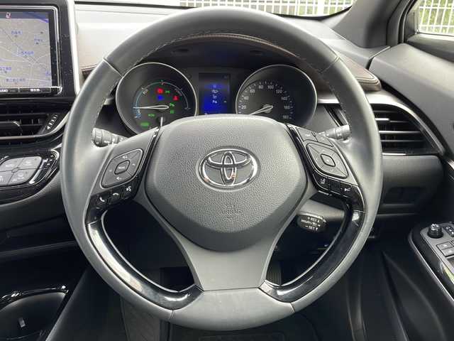 トヨタ Ｃ－ＨＲ G 石川県 2017(平29)年 3.8万km ホワイトパールクリスタルシャイン 純正9型ナビ/（フルセグTV/BT/CD/DVD/SD/AM/FM)/-/OP/・【CH-R】ロゴ入LEDヘッドランプ/シーケンシャルターンランプ/LEDリアコンビネーションランプ/・ブラック革シート/・純正エアロセット（F、Rアンダー）純正サイドガーニッシュ/-/セーフティセンスP/レーダークルーズコントロール/ブラインドスポットモニター/クリアランスソナー/バックソナー/前席シートヒーター/ビルトインETC/LEDフロントフォグランプ/スマートキー/エンジンプッシュスタート/オートエアコン/ナノイー/保証書/取説/スペアキー1本