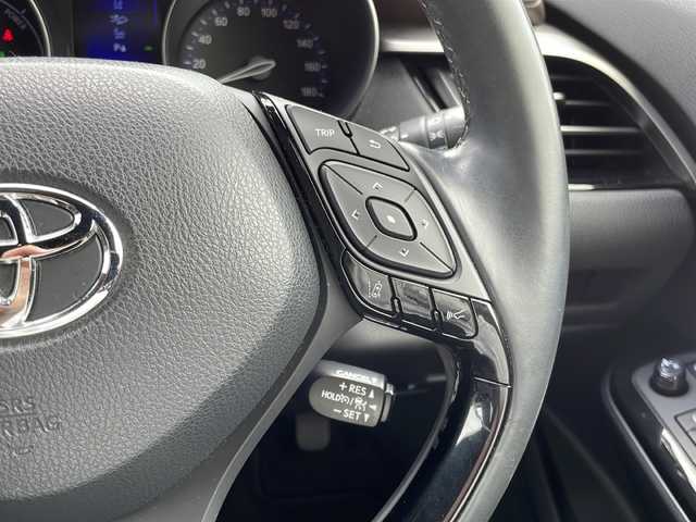 トヨタ Ｃ－ＨＲ G 石川県 2017(平29)年 3.8万km ホワイトパールクリスタルシャイン 純正9型ナビ/（フルセグTV/BT/CD/DVD/SD/AM/FM)/-/OP/・【CH-R】ロゴ入LEDヘッドランプ/シーケンシャルターンランプ/LEDリアコンビネーションランプ/・ブラック革シート/・純正エアロセット（F、Rアンダー）純正サイドガーニッシュ/-/セーフティセンスP/レーダークルーズコントロール/ブラインドスポットモニター/クリアランスソナー/バックソナー/前席シートヒーター/ビルトインETC/LEDフロントフォグランプ/スマートキー/エンジンプッシュスタート/オートエアコン/ナノイー/保証書/取説/スペアキー1本