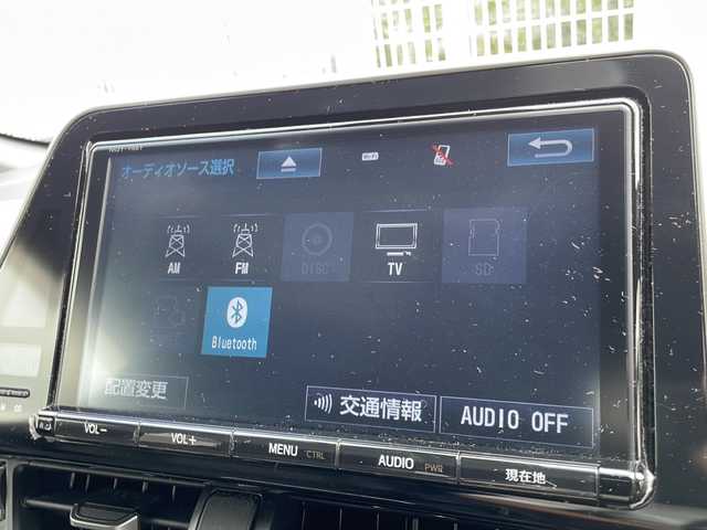 トヨタ Ｃ－ＨＲ G 石川県 2017(平29)年 3.8万km ホワイトパールクリスタルシャイン 純正9型ナビ/（フルセグTV/BT/CD/DVD/SD/AM/FM)/-/OP/・【CH-R】ロゴ入LEDヘッドランプ/シーケンシャルターンランプ/LEDリアコンビネーションランプ/・ブラック革シート/・純正エアロセット（F、Rアンダー）純正サイドガーニッシュ/-/セーフティセンスP/レーダークルーズコントロール/ブラインドスポットモニター/クリアランスソナー/バックソナー/前席シートヒーター/ビルトインETC/LEDフロントフォグランプ/スマートキー/エンジンプッシュスタート/オートエアコン/ナノイー/保証書/取説/スペアキー1本