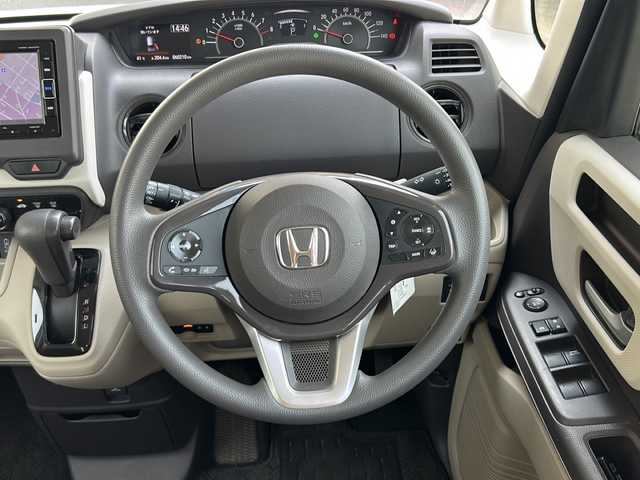 ホンダ Ｎ ＢＯＸ G スロープLホンダセンシング 埼玉県 2018(平30)年 6.1万km プラチナホワイトパール Honda SENSING/ナビ装着用スペシャルパッケージ+ETC車載器/車いす専用装備/フルオートエアコンディショナー/リア左側パワースライドドア/ワンオーナー/アダクティブクルーズコントロール/LEDヘッドライト/純正ナビ/DVD再生機能/フルセグTV/スペアキー/バックカメラ/スマートキー