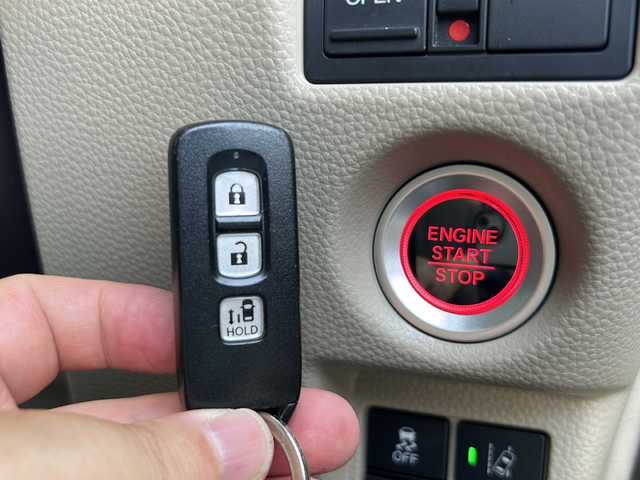 ホンダ Ｎ ＢＯＸ G スロープLホンダセンシング 埼玉県 2018(平30)年 6.1万km プラチナホワイトパール Honda SENSING/ナビ装着用スペシャルパッケージ+ETC車載器/車いす専用装備/フルオートエアコンディショナー/リア左側パワースライドドア/ワンオーナー/アダクティブクルーズコントロール/LEDヘッドライト/純正ナビ/DVD再生機能/フルセグTV/スペアキー/バックカメラ/スマートキー