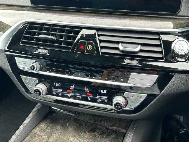 ＢＭＷ ５２３ｄ xDrive Mスポーツ 埼玉県 2021(令3)年 5万km サファイアブラックP 黒革シート/純正HDDナビ/(Bluetooth/USB)/ＡＣＣ/ｈａｒｍａｎ　ｋａｒｄｏｎ/全周囲カメラ/パワーバックドア/パーキングアシスト/ドライブレコーダー/純正ミラーＥＴＣ