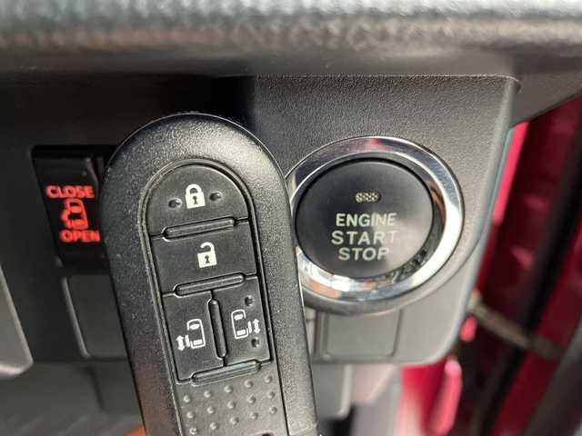 トヨタ タンク カスタムG－T 愛知県 2018(平30)年 3.8万km ブラックマイカ/マゼンダベリーメタリック SDナビ/フルセグ/バックカメラ/両側パワースライドドア/衝突軽減システム/クルーズコントロール/ETC/スマートキー/プッシュスタート/LEDヘッドライト