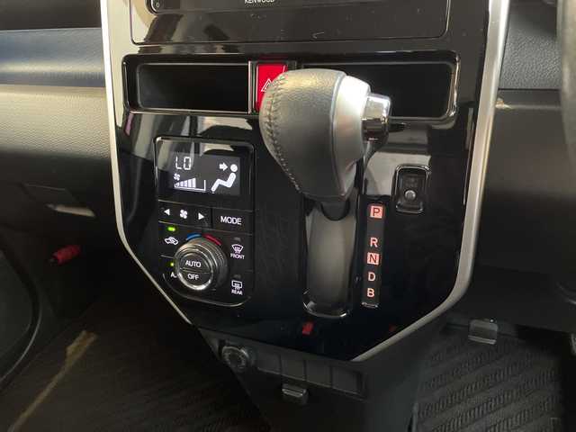 トヨタ タンク カスタムG－T 愛知県 2018(平30)年 3.8万km ブラックマイカ/マゼンダベリーメタリック SDナビ/フルセグ/バックカメラ/両側パワースライドドア/衝突軽減システム/クルーズコントロール/ETC/スマートキー/プッシュスタート/LEDヘッドライト