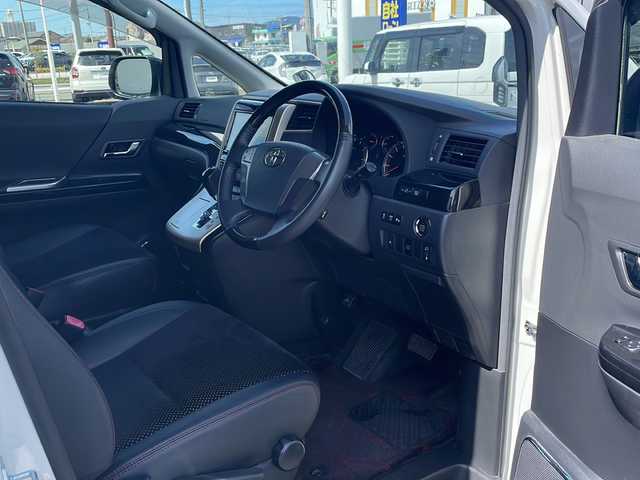 トヨタ ヴェルファイア 2．4Z ゴールデンアイズⅡ 熊本県 2014(平26)年 12.1万km ホワイトパールクリスタルシャイン (株)IDOMが運営する【じしゃロン熊本店】の自社ローン専用車両になりますこちらは現金またはオートローンご利用時の価格です。自社ローンご希望の方は別途その旨お申付け下さい/アルパイン９インチナビ（ＣＤ　ＤＶＤ　ＢＴ　フルセグＴＶ）　/アルパインフリップダウンモニター　/バックカメラ　/両側パワースライドドア　/パワーバックドア　/ビルトインＥＴＣ　/ドライブレコーダー　/クルーズコントロール