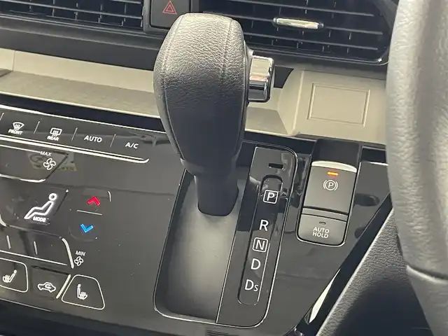 三菱 デリカミニ T プレミアム 滋賀県 2025(令7)年 0.1千km 白Ⅱ 届出済み未使用/純正9インチディスプレイオーディオ/【Bluetooth/Apple CarPlay/Android Auto】/両側パワースライドドア/全方位カメラ/ハーフレザーシート/MI-PILOT/クリアランスソナー/LEDヘッドライト/オートマチックハイビーム/レーンキープアシスト/衝突軽減ブレーキ/ヒルディセントコントロール/D/Nシートヒーター/ステアリングヒーター/デジタルインナーミラー/ルーフレール/電動パーキングブレーキ/オートブレーキホールド/プッシュスタート/スマートキー/ステアリングリモコン