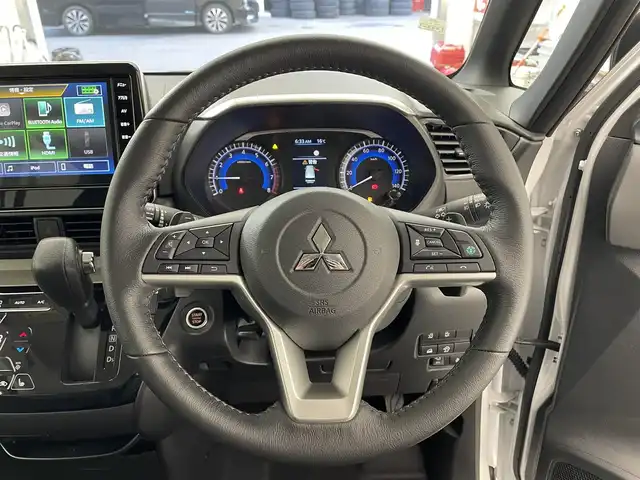 三菱 デリカミニ T プレミアム 滋賀県 2025(令7)年 0.1千km 白Ⅱ 届出済み未使用/純正9インチディスプレイオーディオ/【Bluetooth/Apple CarPlay/Android Auto】/両側パワースライドドア/全方位カメラ/ハーフレザーシート/MI-PILOT/クリアランスソナー/LEDヘッドライト/オートマチックハイビーム/レーンキープアシスト/衝突軽減ブレーキ/ヒルディセントコントロール/D/Nシートヒーター/ステアリングヒーター/デジタルインナーミラー/ルーフレール/電動パーキングブレーキ/オートブレーキホールド/プッシュスタート/スマートキー/ステアリングリモコン