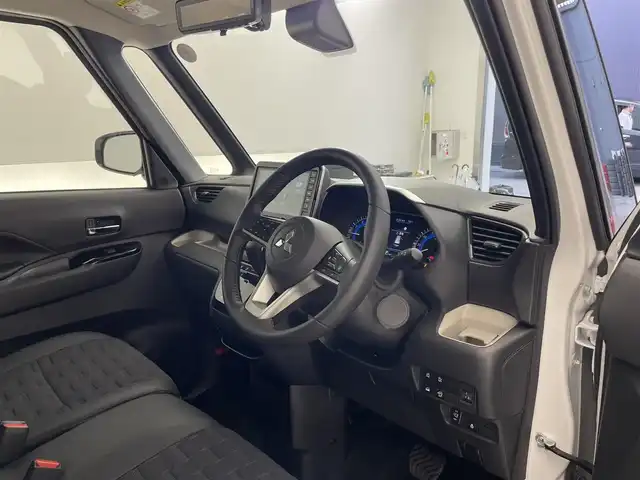 三菱 デリカミニ T プレミアム 滋賀県 2025(令7)年 0.1千km 白Ⅱ 届出済み未使用/純正9インチディスプレイオーディオ/【Bluetooth/Apple CarPlay/Android Auto】/両側パワースライドドア/全方位カメラ/ハーフレザーシート/MI-PILOT/クリアランスソナー/LEDヘッドライト/オートマチックハイビーム/レーンキープアシスト/衝突軽減ブレーキ/ヒルディセントコントロール/D/Nシートヒーター/ステアリングヒーター/デジタルインナーミラー/ルーフレール/電動パーキングブレーキ/オートブレーキホールド/プッシュスタート/スマートキー/ステアリングリモコン