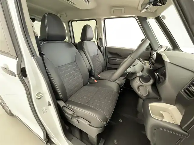 三菱 デリカミニ T プレミアム 滋賀県 2025(令7)年 0.1千km 白Ⅱ 届出済み未使用/純正9インチディスプレイオーディオ/【Bluetooth/Apple CarPlay/Android Auto】/両側パワースライドドア/全方位カメラ/ハーフレザーシート/MI-PILOT/クリアランスソナー/LEDヘッドライト/オートマチックハイビーム/レーンキープアシスト/衝突軽減ブレーキ/ヒルディセントコントロール/D/Nシートヒーター/ステアリングヒーター/デジタルインナーミラー/ルーフレール/電動パーキングブレーキ/オートブレーキホールド/プッシュスタート/スマートキー/ステアリングリモコン