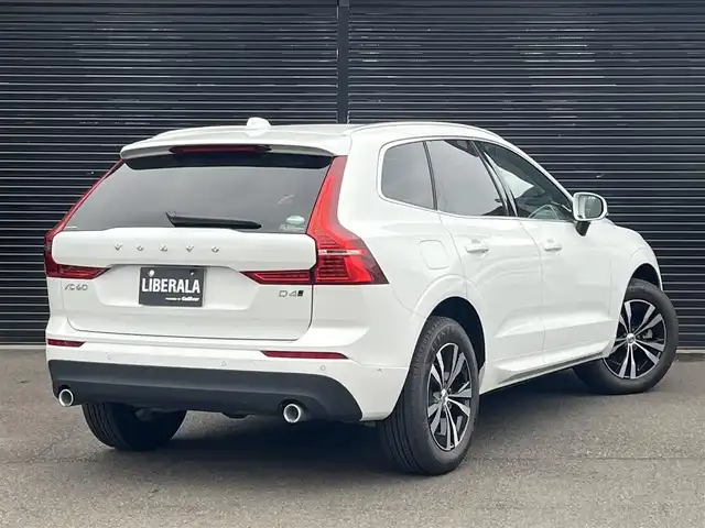 ボルボ ＸＣ６０ D4 AWD モーメンタム 静岡県 2020(令2)年 6万km クリスタルホワイトP クライメートパッケージ/・ステアリングホイールヒーター/・リアシートヒーター/・ネットポケット/ホワイトレザーシート /BLIS/純正ナビ/(AppleCarPlay/Bluetooth/iPad/フルセグ）/360°カメラ/アダブティブクルーズコントロール/レーンキープアシスト/メモリー付パワーシート/全席シートヒーター/ETC/ドライブレコーダー/保証書/取扱説明書