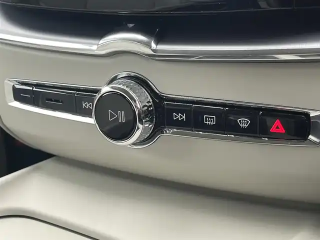 ボルボ ＸＣ６０ D4 AWD モーメンタム 静岡県 2020(令2)年 6万km クリスタルホワイトP クライメートパッケージ/・ステアリングホイールヒーター/・リアシートヒーター/・ネットポケット/ホワイトレザーシート /BLIS/純正ナビ/(AppleCarPlay/Bluetooth/iPad/フルセグ）/360°カメラ/アダブティブクルーズコントロール/レーンキープアシスト/メモリー付パワーシート/全席シートヒーター/ETC/ドライブレコーダー/保証書/取扱説明書