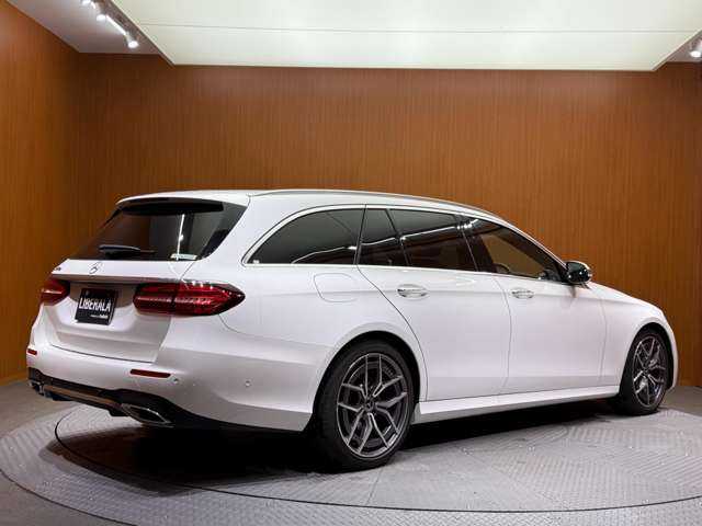 メルセデス・ベンツ Ｍ・ベンツ Ｅ２２０ｄ ステーションワゴン スポーツ 千葉県 2021(令3)年 5.4万km ポーラホワイト ＡＭＧラインインテリアＰＫＧ　/エクスクルーシブＰＫＧ　/パノラマＳＲ　/純正ナビ　/３６０°カメラ　/ＨＵＤ　/ＡＣＣ　/黒革　/シートヒーター　/Ｂｕｒｍｅｓｔｅｒサウンド　/ＬＥＤヘッドライト　/ハイビームアシスト