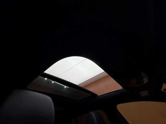 メルセデス・ベンツ Ｍ・ベンツ Ｅ２２０ｄ ステーションワゴン スポーツ 千葉県 2021(令3)年 5.4万km ポーラホワイト ＡＭＧラインインテリアＰＫＧ　/エクスクルーシブＰＫＧ　/パノラマＳＲ　/純正ナビ　/３６０°カメラ　/ＨＵＤ　/ＡＣＣ　/黒革　/シートヒーター　/Ｂｕｒｍｅｓｔｅｒサウンド　/ＬＥＤヘッドライト　/ハイビームアシスト