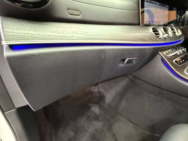 メルセデス・ベンツ Ｍ・ベンツ Ｅ２２０ｄ ステーションワゴン スポーツ 千葉県 2021(令3)年 5.4万km ポーラホワイト ＡＭＧラインインテリアＰＫＧ　/エクスクルーシブＰＫＧ　/パノラマＳＲ　/純正ナビ　/３６０°カメラ　/ＨＵＤ　/ＡＣＣ　/黒革　/シートヒーター　/Ｂｕｒｍｅｓｔｅｒサウンド　/ＬＥＤヘッドライト　/ハイビームアシスト