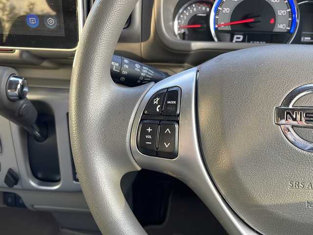 日産 ＮＶ１００クリッパー リオ E 福岡県 2022(令4)年 5.3万km スノーパールホワイト フローティングディスプレイオーディオ/（AM/FM/BT/USB）/コーナーセンサー/衝突軽減ブレーキ/車線逸脱警報/ETC/バックカメラ/前後ドライブレコーダー/D席シートヒーター/片側パワースライドドア/純正14インチアルミホイール/オートライト/フォグランプ/ステアリングスイッチ/フロアマット/横滑り防止装置/プッシュスタート/スマートキー/アイドリングストップ/電動格納ミラー/Wエアバッグ