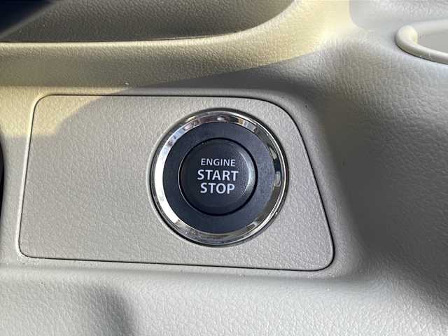 日産 ＮＶ１００クリッパー リオ E 福岡県 2022(令4)年 5.3万km スノーパールホワイト フローティングディスプレイオーディオ/（AM/FM/BT/USB）/コーナーセンサー/衝突軽減ブレーキ/車線逸脱警報/ETC/バックカメラ/前後ドライブレコーダー/D席シートヒーター/片側パワースライドドア/純正14インチアルミホイール/オートライト/フォグランプ/ステアリングスイッチ/フロアマット/横滑り防止装置/プッシュスタート/スマートキー/アイドリングストップ/電動格納ミラー/Wエアバッグ