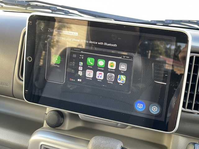 日産 ＮＶ１００クリッパー リオ E 福岡県 2022(令4)年 5.3万km スノーパールホワイト フローティングディスプレイオーディオ/（AM/FM/BT/USB）/コーナーセンサー/衝突軽減ブレーキ/車線逸脱警報/ETC/バックカメラ/前後ドライブレコーダー/D席シートヒーター/片側パワースライドドア/純正14インチアルミホイール/オートライト/フォグランプ/ステアリングスイッチ/フロアマット/横滑り防止装置/プッシュスタート/スマートキー/アイドリングストップ/電動格納ミラー/Wエアバッグ