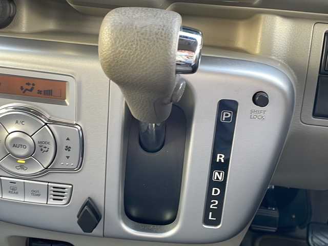 日産 ＮＶ１００クリッパー リオ E 福岡県 2022(令4)年 5.3万km スノーパールホワイト フローティングディスプレイオーディオ/（AM/FM/BT/USB）/コーナーセンサー/衝突軽減ブレーキ/車線逸脱警報/ETC/バックカメラ/前後ドライブレコーダー/D席シートヒーター/片側パワースライドドア/純正14インチアルミホイール/オートライト/フォグランプ/ステアリングスイッチ/フロアマット/横滑り防止装置/プッシュスタート/スマートキー/アイドリングストップ/電動格納ミラー/Wエアバッグ