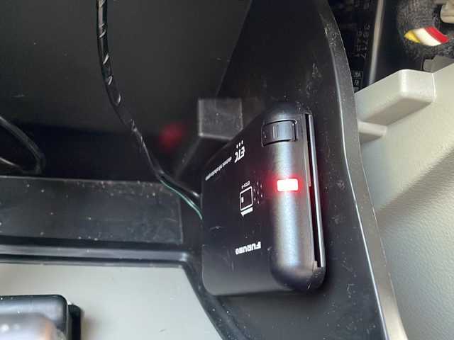 日産 ＮＶ１００クリッパー リオ E 福岡県 2022(令4)年 5.3万km スノーパールホワイト フローティングディスプレイオーディオ/（AM/FM/BT/USB）/コーナーセンサー/衝突軽減ブレーキ/車線逸脱警報/ETC/バックカメラ/前後ドライブレコーダー/D席シートヒーター/片側パワースライドドア/純正14インチアルミホイール/オートライト/フォグランプ/ステアリングスイッチ/フロアマット/横滑り防止装置/プッシュスタート/スマートキー/アイドリングストップ/電動格納ミラー/Wエアバッグ