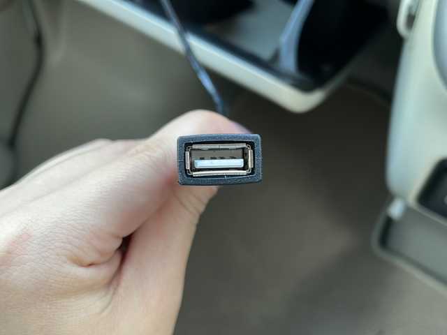 日産 ＮＶ１００クリッパー リオ E 福岡県 2022(令4)年 5.3万km スノーパールホワイト フローティングディスプレイオーディオ/（AM/FM/BT/USB）/コーナーセンサー/衝突軽減ブレーキ/車線逸脱警報/ETC/バックカメラ/前後ドライブレコーダー/D席シートヒーター/片側パワースライドドア/純正14インチアルミホイール/オートライト/フォグランプ/ステアリングスイッチ/フロアマット/横滑り防止装置/プッシュスタート/スマートキー/アイドリングストップ/電動格納ミラー/Wエアバッグ